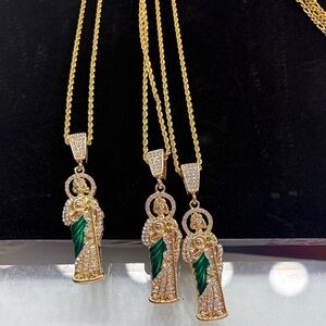 Elegant Gold and Green Pendant Necklace